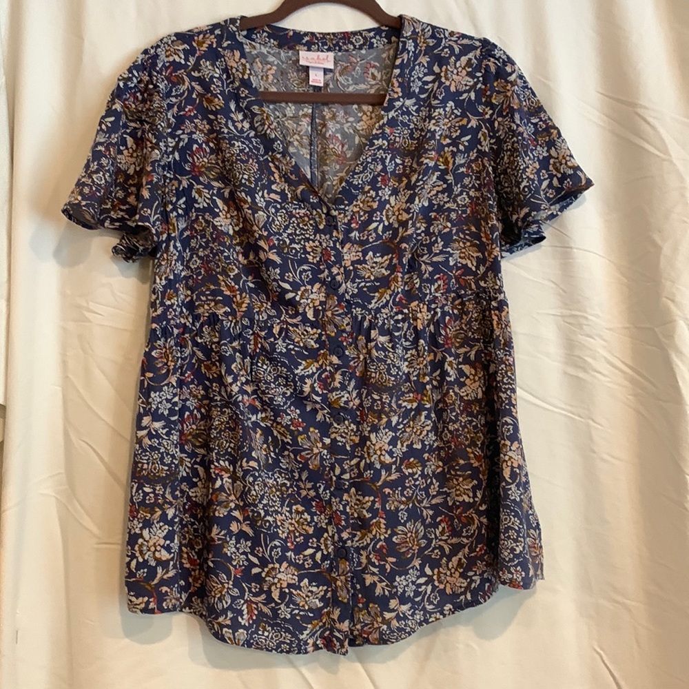 Isabel Maternity Short Sleeve V-neck Button-Front Woven Maternity Shirt - Large